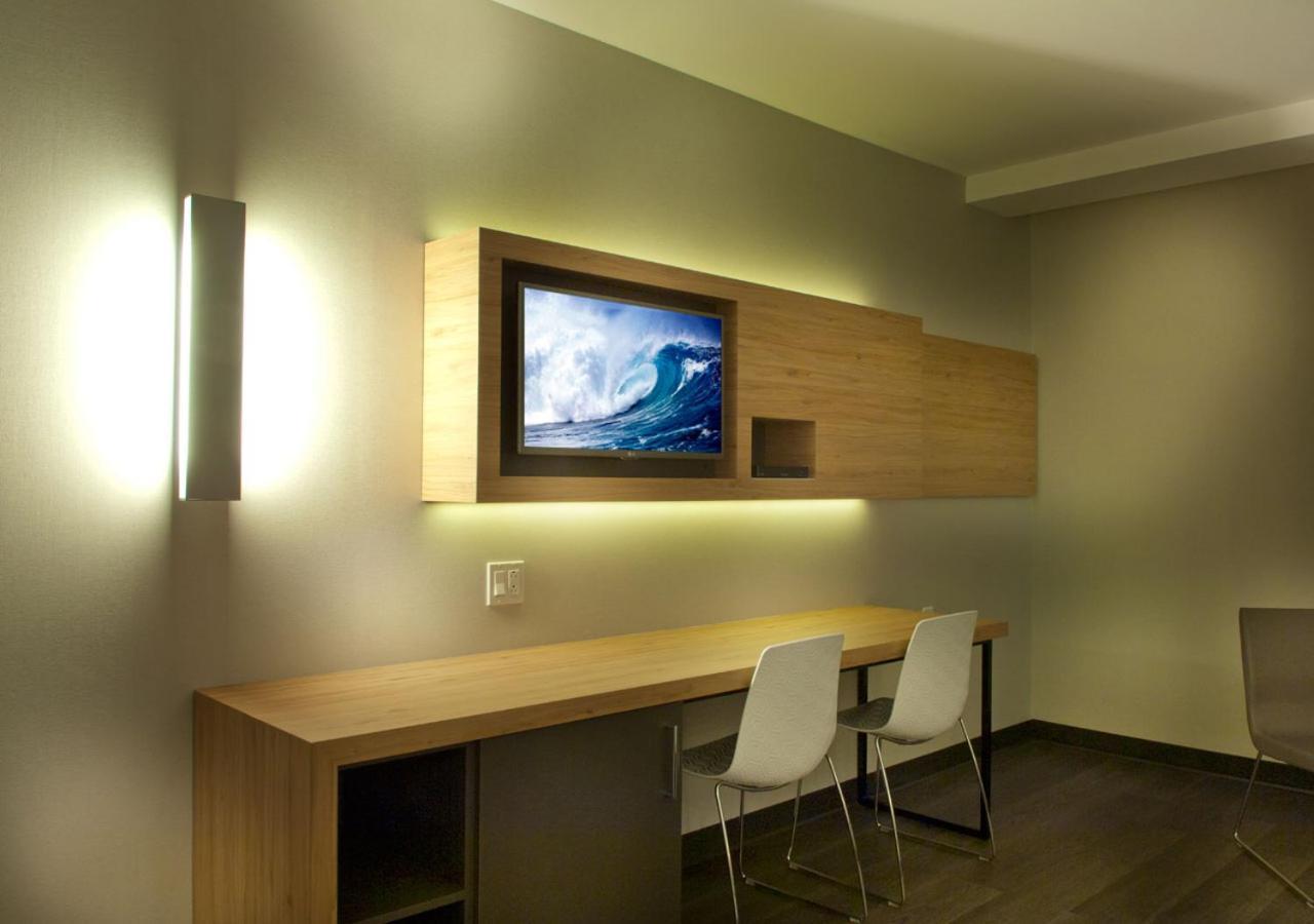 Hotel Ramada By Wyndham Laval Zewnętrze zdjęcie