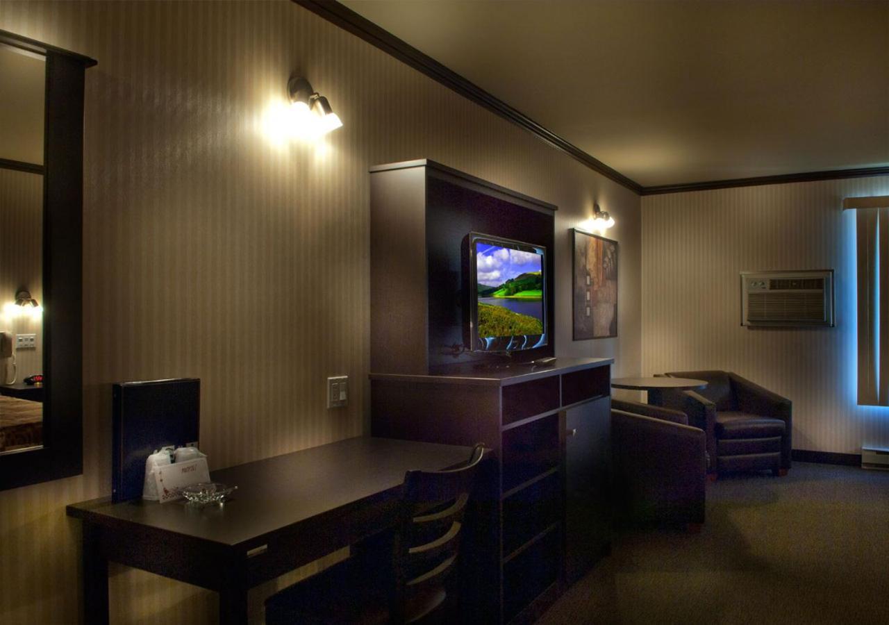 Hotel Ramada By Wyndham Laval Zewnętrze zdjęcie