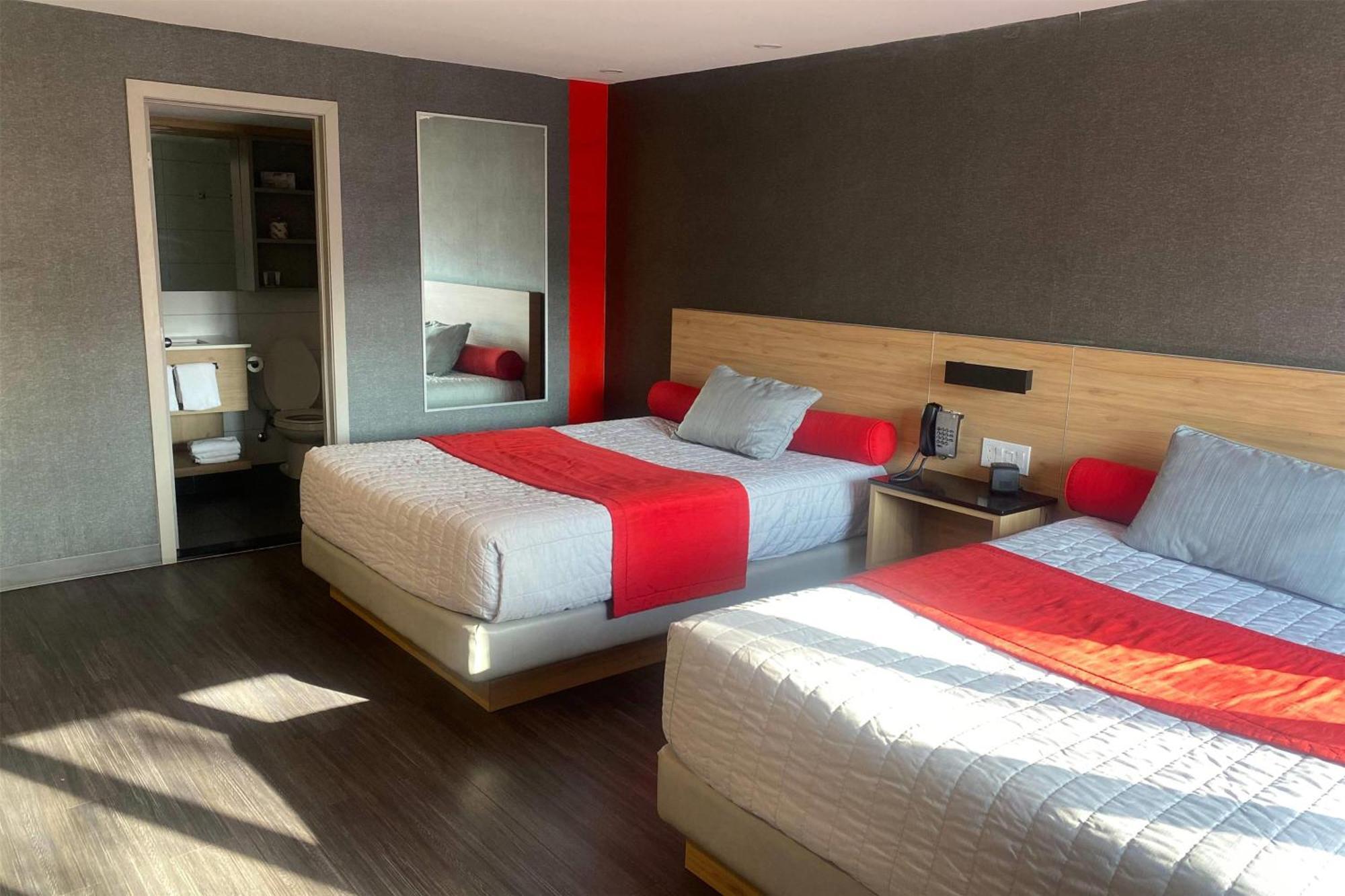 Hotel Ramada By Wyndham Laval Zewnętrze zdjęcie