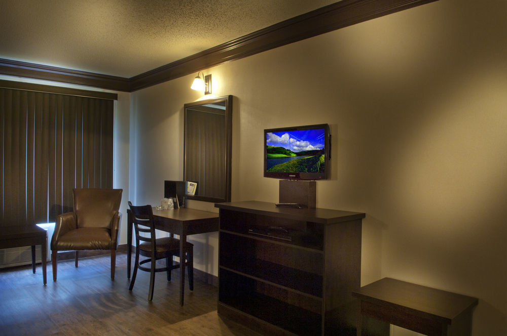 Hotel Ramada By Wyndham Laval Zewnętrze zdjęcie